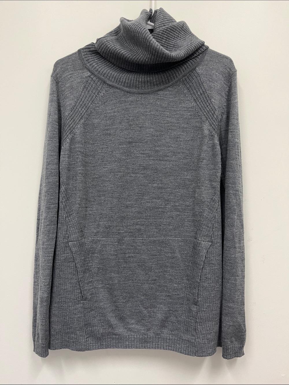 lululemon athletica 100% merino wool Gray Ribbed Cowl Neck Sweater size 6